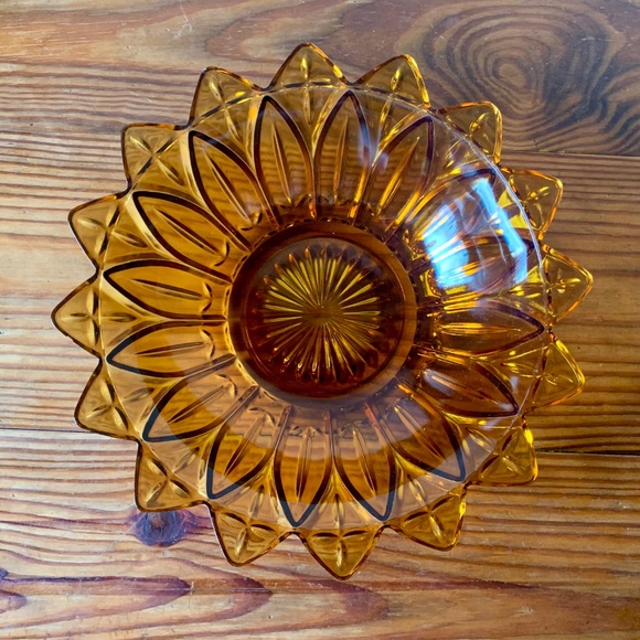 Vintage Federal Glass Petal Amber Bowl – 8" Sunflower Pressed Glass - Picture 12 of 14